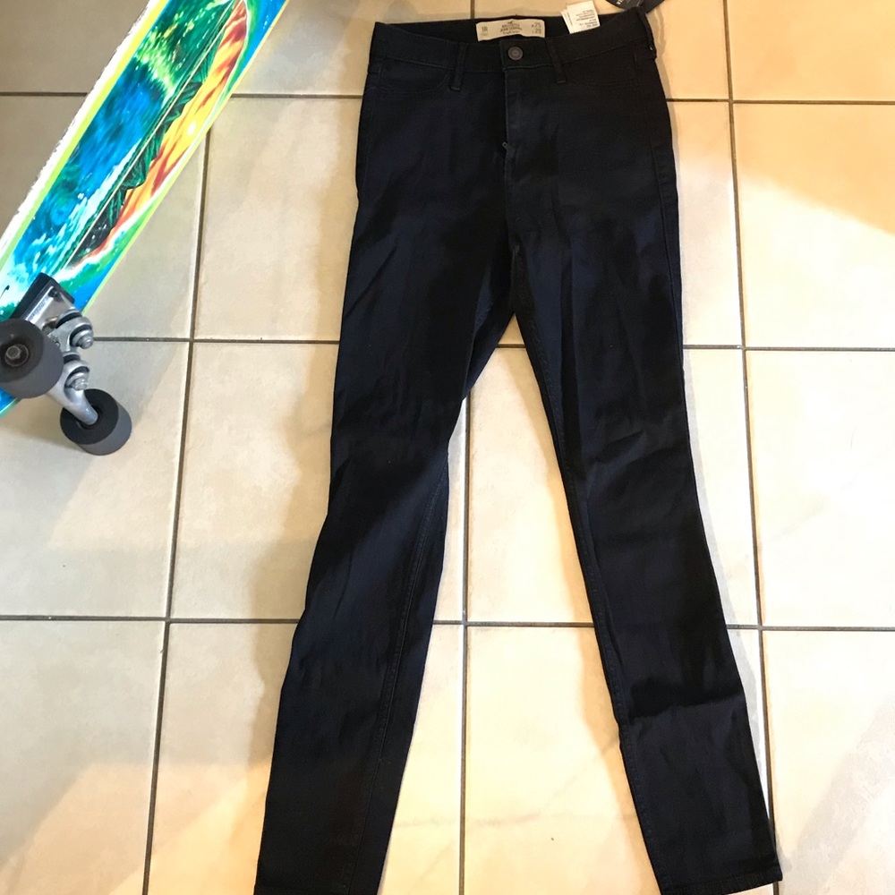 Black Hollister High Rise Jeans 1